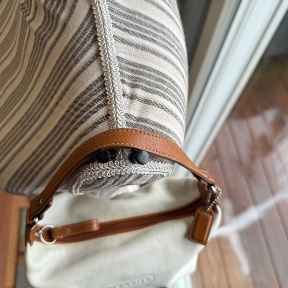 Coach Bag - Picture 4 of 9